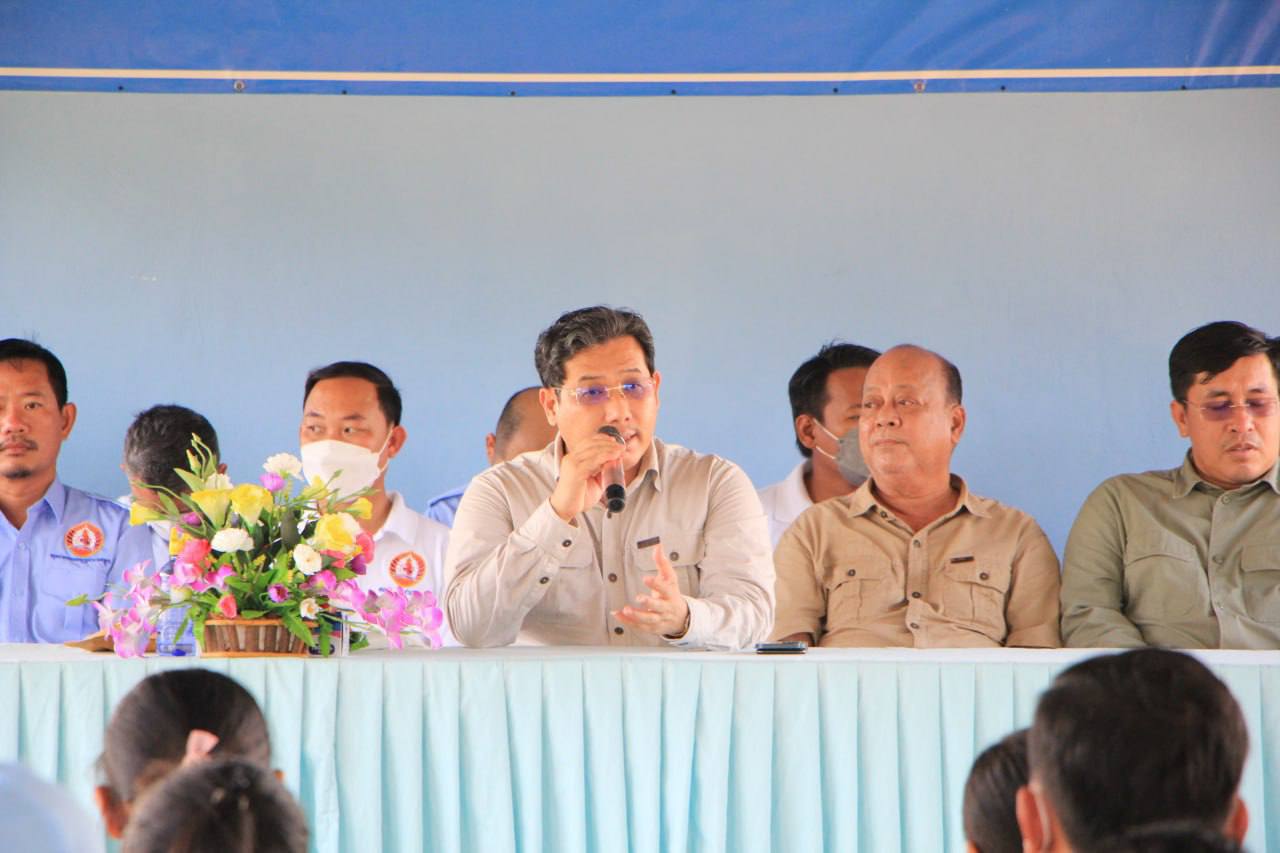 ឯកឧត្តម សុខ ប្រសិទ្ធិ ណែនាំមន្ត្រីបក្សបន្តអនុវត្តគោលនយោបាយគណបក្សឱ្យមានប្រសិទ្ធភាពនិងបម្រើសេវាសាធារណៈជូនប្រជាពលរដ្ឋឲ្យបានដូចភ្លៀងរលឹម