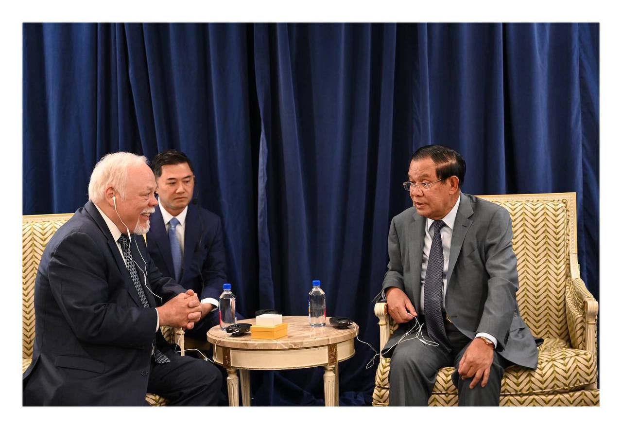 សម្តេចតេជោ ហ៊ុន សែន ទទួលជួបពិភាក្សាការងារជាមួយ លោក ដូណាល់ អេម បេនតុន (Donald M. Benton) អតីតសមាជិកព្រឹទ្ធសភាអាមេរិក