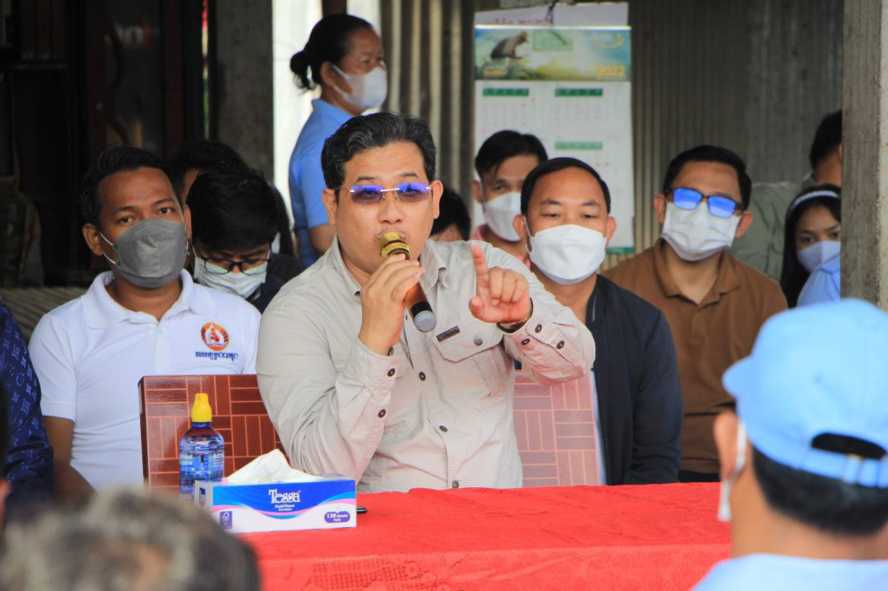 មន្រ្តីជាន់ខ្ពស់ក្រុមការងារគណក្សប្រជាជនកម្ពុជាចុះជួយមូលដ្ឋានឃុំរមេញស្រុកកោះអណ្តែតណែនាំមន្ត្រីបក្សបន្តអនុវត្តគោលនយោបាយគណបក្សឱ្យមានប្រសិទ្ធភាពនិងបំរើសេវាសាធារណៈជូនប្រជាពលរដ្ឋឲ្យបានដូចភ្លៀងរលឹម