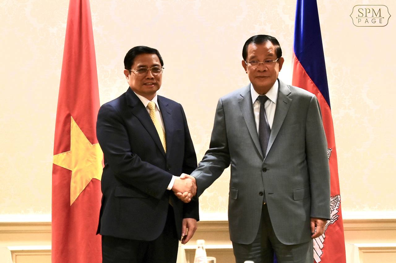 សម្តេចតេជោ៖ “អម្បាញ់មិញ ខ្ញុំសំណូមពរទៅនាយករដ្ឋមន្ត្រីវៀតណាម Pham Minh Chinh ថាឥឡូវយើងគួរតែបើកទេសចរណ៍ផ្លូវគោកឡើងវិញ
