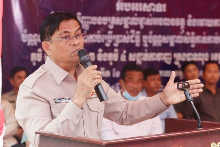 វិញ្ញាបនប័ត្រសម្គាល់ម្ចាស់អចលនវត្ថុចំនួន ១,២១១ប័ណ្ណ ត្រូវបានប្រគល់ជូន ប្រជាពលរដ្ឋចំនួន ៤ភូមិនៅសង្កាត់កាចាញ ក្រុងបានលុង