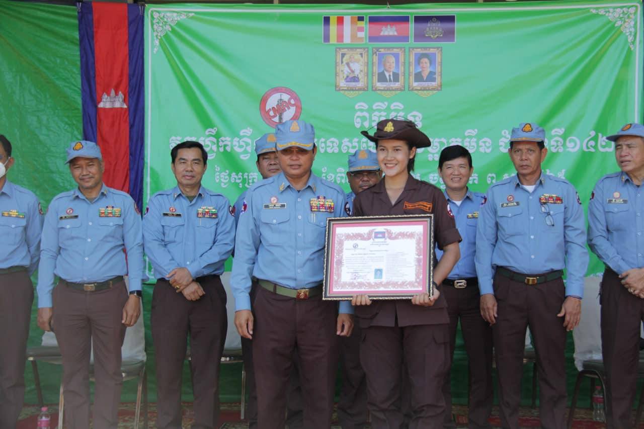 សិក្ខាកាមចំនួន ២៨៥នាក់ បានប្រលងជាប់បញ្ចប់វគ្គហ្វឹកហ្វឺនជំនាញបច្ចេកទេសបោសសម្អាតមីនជំនាន់ទី១៤២