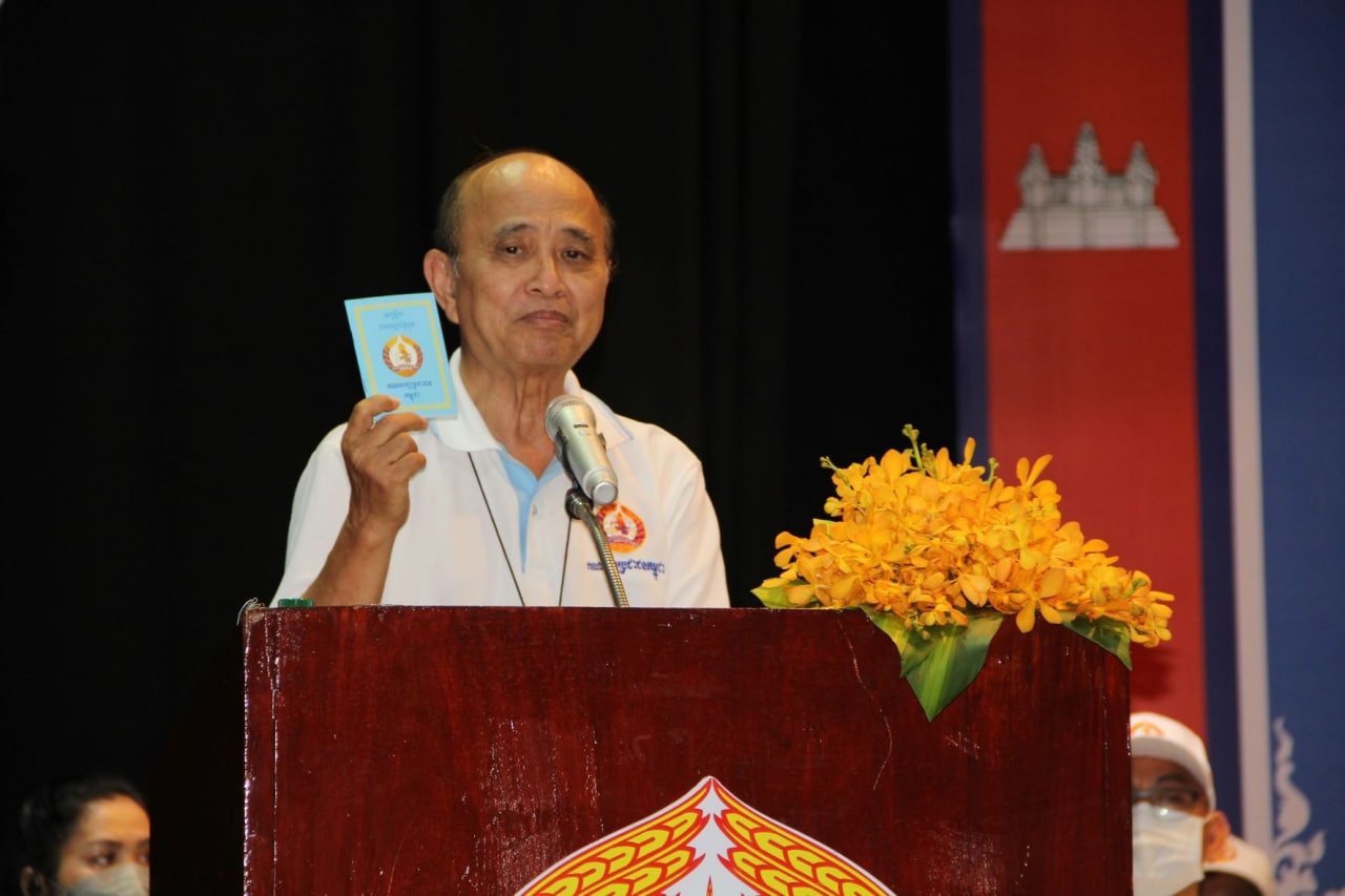 ឯកឧត្ដម ឱម យ៉ិនទៀង ជំរុញឱ្យសមាជិកគណបក្សប្រជាជនកម្ពុជា ដែលទើបបញ្ចូលថ្មី គោរព និងអនុវត្តតាមគោលនយោបាយ លក្ខន្តិកៈ និងបទបញ្ជាផ្ទៃក្នុងរបស់បក្ស