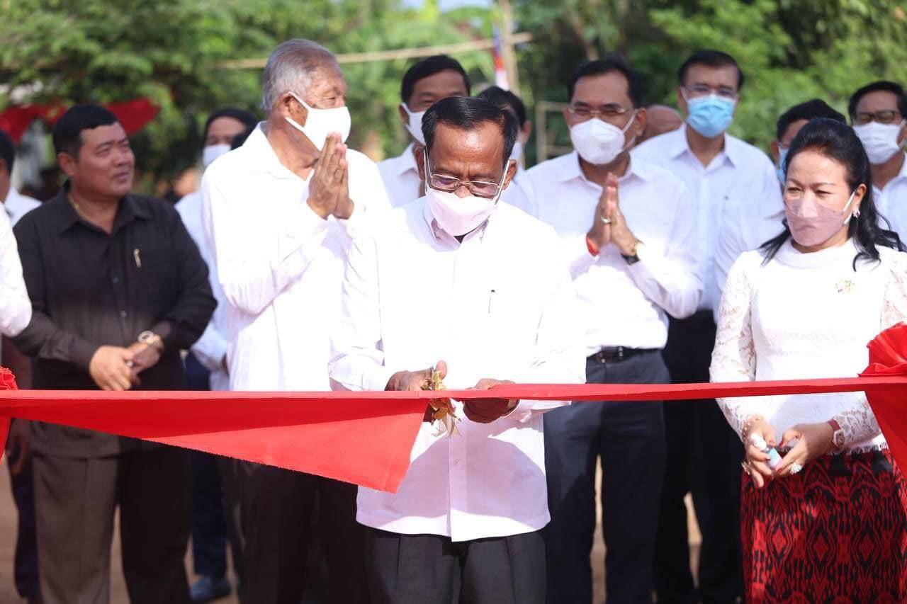 ឯកឧត្តម  វង  សូត  អញ្ជេីញសម្ភោធឆ្លងខ្លោងទ្វាររបងនិងសមិទ្ធិផលនានាក្នុងវត្តបុទុមព្រឹក្សហៅវត្តពពេល  ស្រុកពញាក្រែក  ខេត្តត្បូងឃ្មុំ