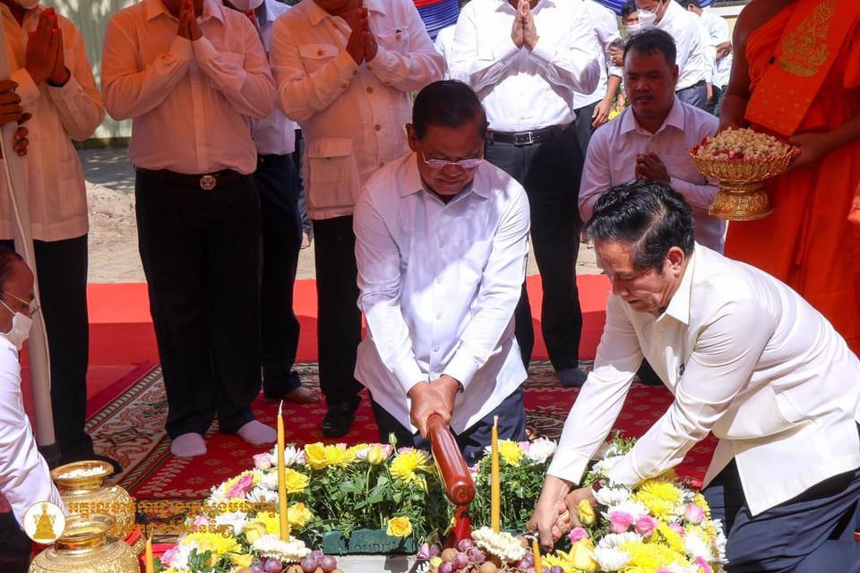 សម្ដេចក្រឡាហោម ស ខេង អញ្ជើញជាអធិបតីដ៏ខ្ពង់ខ្ពស់ក្នុងពិធីបញ្ចុះបឋមសិលាសាងសង់ព្រះចេតិយ ថ្វាយសម្តេចព្រះមហាសុមេធាធិបតីកិត្តិឧទ្ទេសបណ្ឌិត នន្ទ ង៉ែត សម្តេចព្រះសង្ឃនាយក នៃព្រះរាជាណាចក្រកម្ពុជា នៅវត្តបទុមវតី