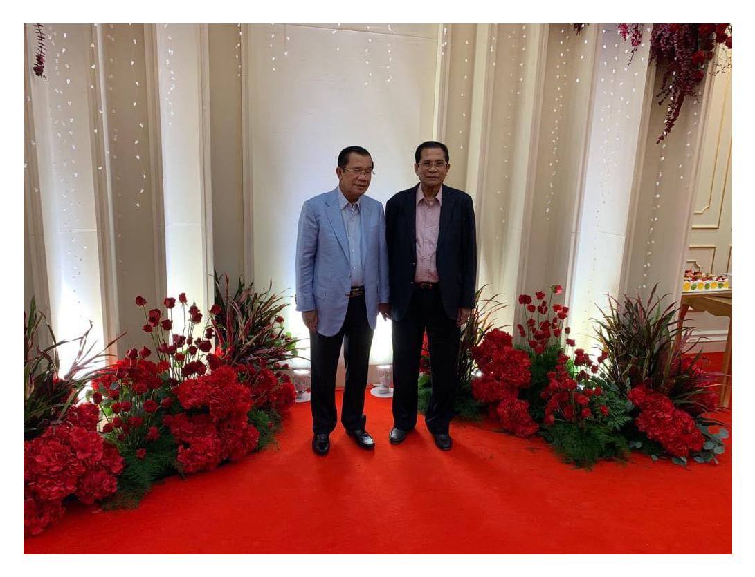 ភរិយាខ្ញុំបានប្រាប់ខ្ញុំថាមានញាតិមិត្តយល់សប្តិឃើញថា បងប្រុសរបស់ខ្ញុំធ្វើដំណើរទៅអាមេរិកជាមួយខ្ញុំដើម្បីការពារខ្ញុំនៅទីនោះ