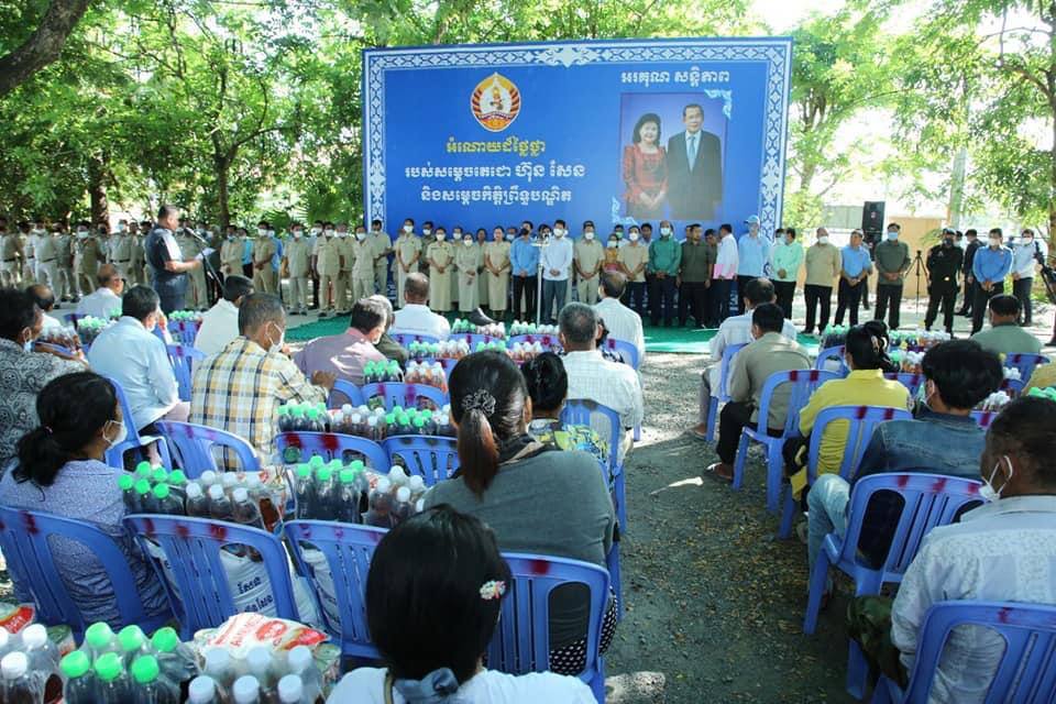 នាំអំណោយសម្តេចតេជោ និង សម្តេចកិត្តិព្រឹទ្ធបណ្ឌិត ទៅផ្តល់ជូន អតីតយុទ្ធជន និងគ្រួសារអតីតយុទ្ធជនជាង៥០០គ្រួសារនៅ ស្រុកកណ្តាលស្ទឹង