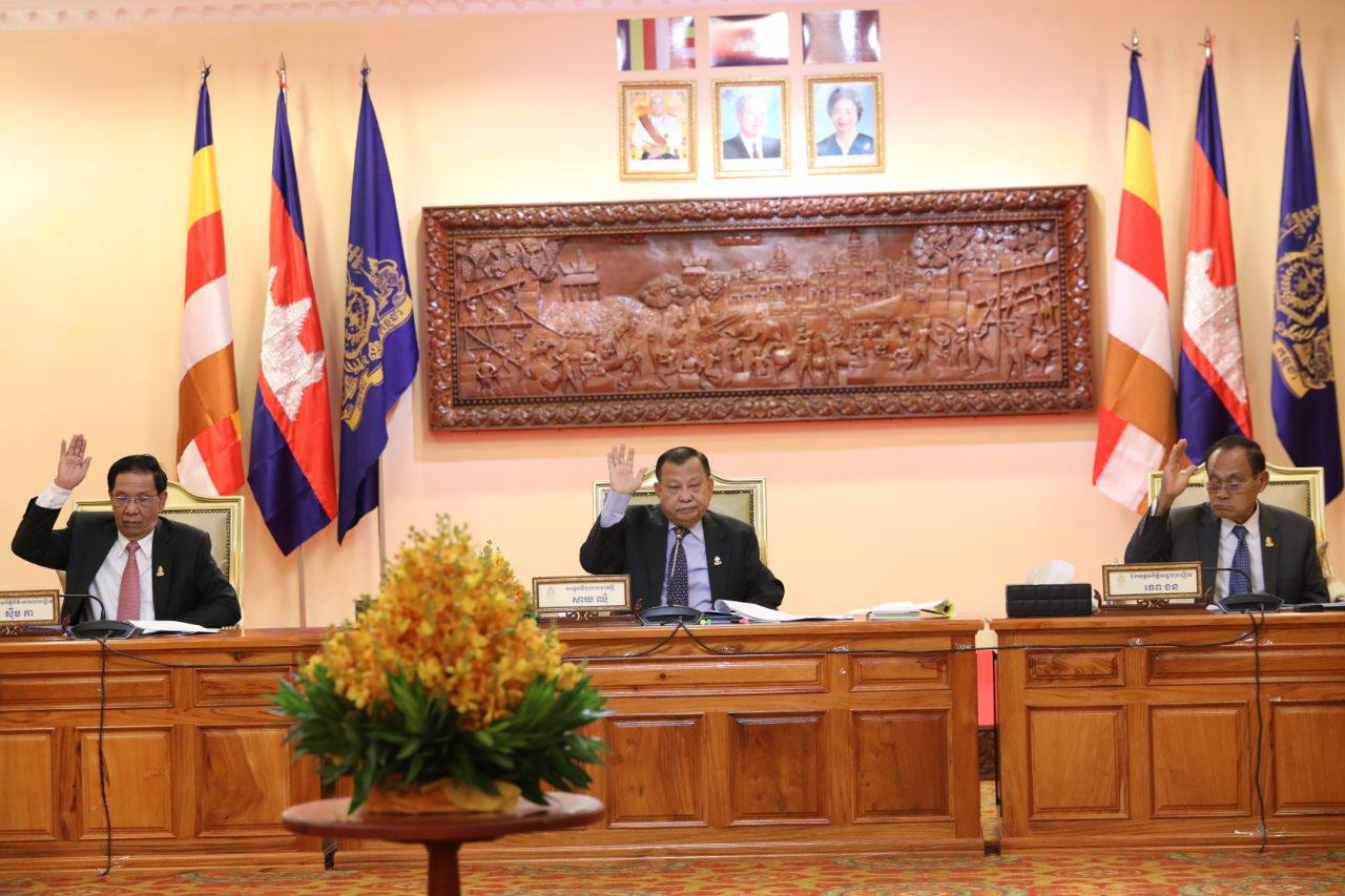 សម្តេចវិបុលសេនាភក្តី សាយ ឈុំ ដឹកនាំកិច្ចប្រជុំគណៈកម្មាធិការអចិន្ត្រៃយ៍ព្រឹទ្ធសភា ដើម្បីពិនិត្យសម្រេចលើរបៀបវារៈចំនួន០៣