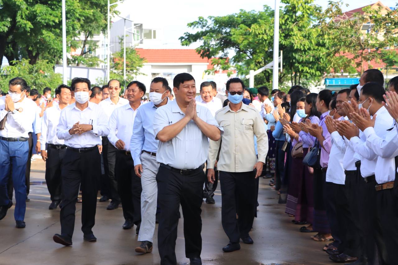ឯកឧត្តម សាយ សំអាល់ អញ្ជើញចុះបឋមសិលា កសាងអគារបណ្ណាល័យជូនសាលាបឋម និងវិទ្យាល័យ ហ៊ុន សែន មិត្តភាព ក្រុងព្រះសីហនុ