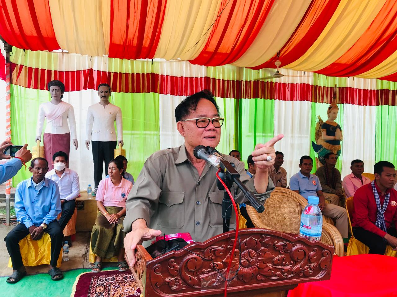ឧកញ៉ា ឡូវ ហ៊ឺង និងឧកញ៉ា អែល សារ៉ុម នាំមកនូវអំណោយ ឯកឧត្តម ឧត្តមសេនីយ ហ៊ុន ម៉ាណែត ផ្តល់ជូនប្រជាពលរដ្ឋ នៅស្រុកស្រីសន្ធរ ខេត្តកំពង់ចាម
