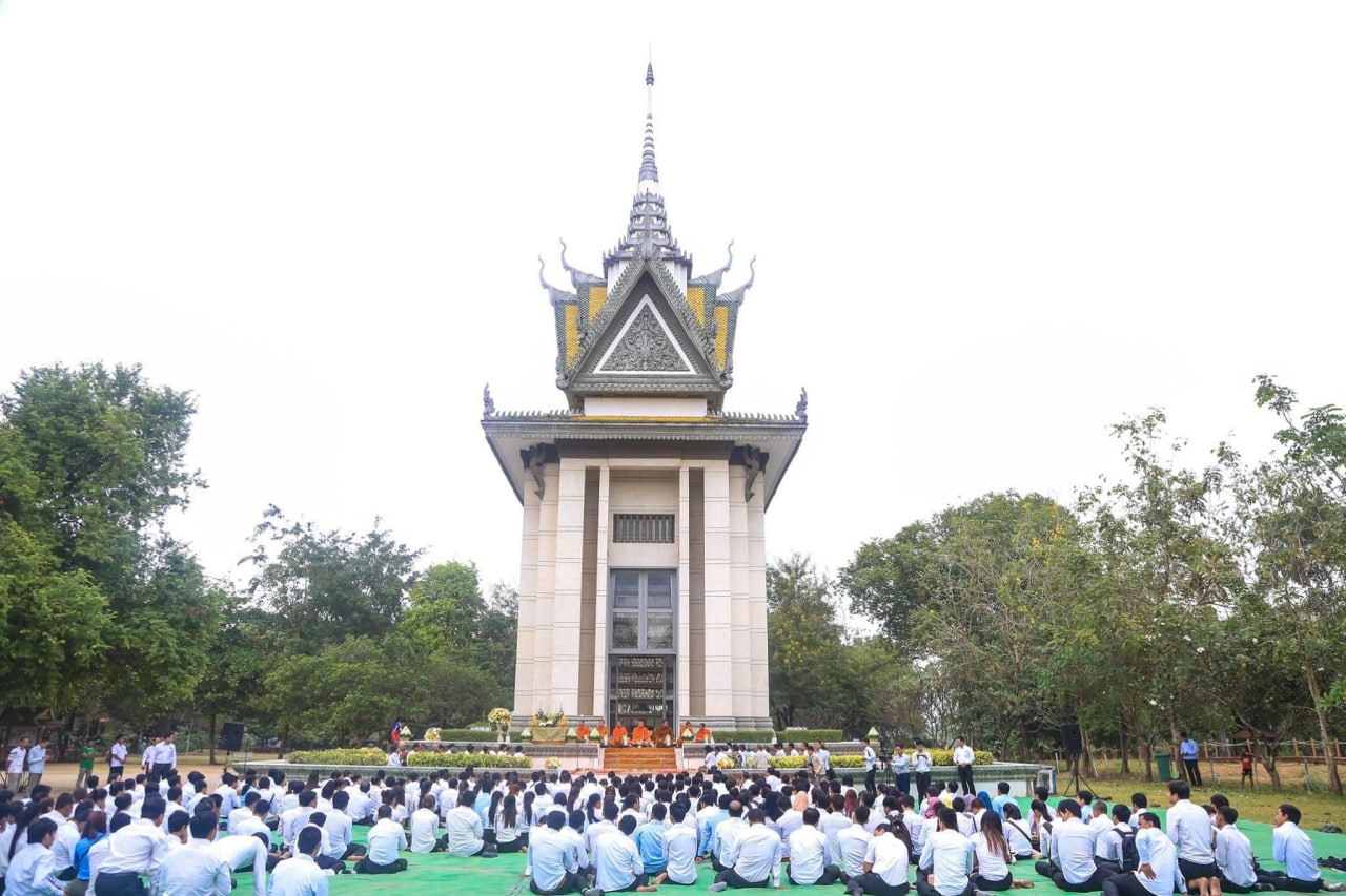 យុវជនជំនាន់ក្រោយសូមឧទ្ទិសទិវាជាតិនៃការចងចាំ ២០ ឧសភា ជូនចំពោះវិញ្ញាណក្ខ័ន្ធអ្នកដែលបានស្លាប់បាត់បង់ជីវិតយ៉ាងអណោចអធម៌ និងអយុត្តិធម៌បំផុតក្នុងរបបប្រល័យពូជសាសន៍ខ្មែរក្រហម