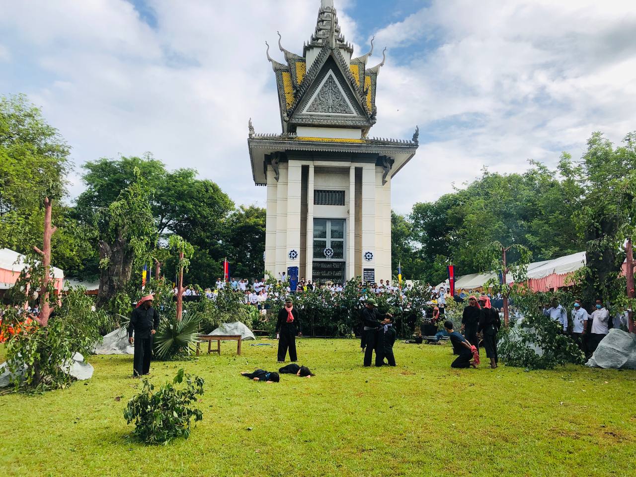 ទិវាជាតិនៃការចងចាំ នៅមជ្ឈមណ្ឌលឧក្រិដ្ឋកម្មប្រល័យពូជសាសន៍ជើងឯក (មានវីដេអូ)