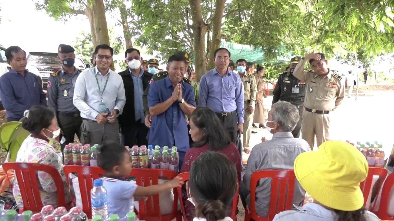 អភិបាលខេត្តកំពង់ស្ពឺ ព្រមានចាប់ខ្លួនអ្នកពាក់ព័ន្ធ និងករណីរំលោភយកដីអតីតយុទ្ធជនបញ្ជូនទៅតុលាការ