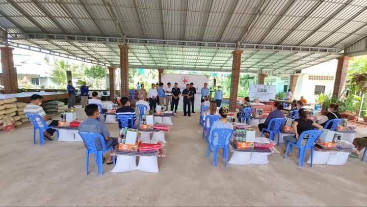 ប្រជាពលរដ្ឋរងគ្រោះដោយអគ្គិភ័យឆេះផ្ទះចំនួន១៤ខ្នង បានទទួលជំនួយសង្គ្រោះពីសាខាកាកបាទក្រហមកម្ពុជា ខេត្តកំពង់ស្ពឺ