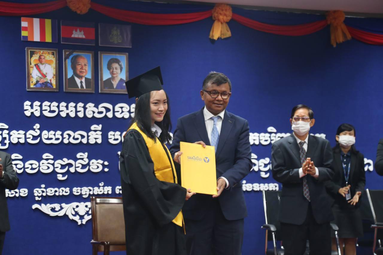 រដ្ឋមន្ដ្រីអប់រំ ៖ការសិក្សាជាសកម្មភាពពេញមួយជីវិត…