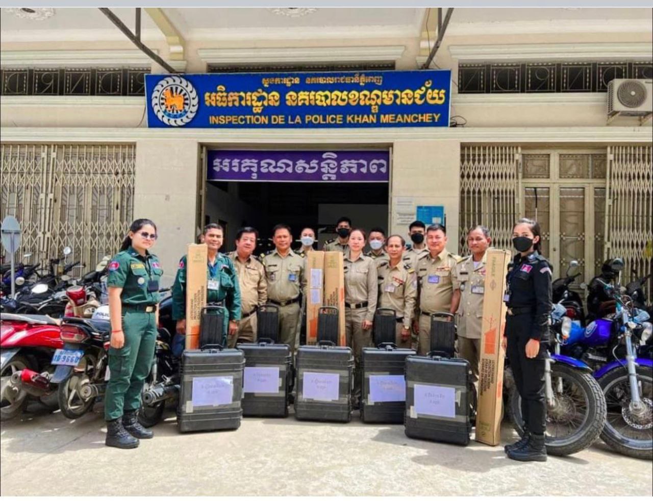 លេងពិបាកទៀតហើយ..!បងប្អូនដែលចង់ធ្វើអត្តសញ្ញាណប័ណ្ណនៅខណ្ឌមានជ័យ គឺមានមន្ត្រីជំនាញទទួលធ្វើបានឆាប់រហ័ស និងរាក់ទាក់
