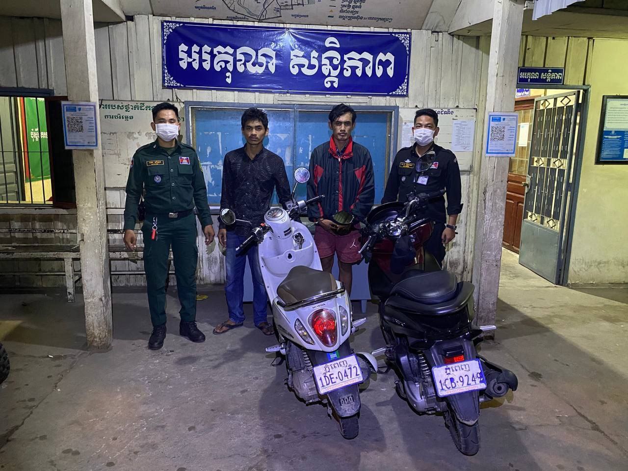 នគរបាលខណ្ឌប្ញស្សីកែវ ឃាត់ខ្លួនជនសង្ស័យ២នាក់ ករណីលួចលួចម៉ូតូ