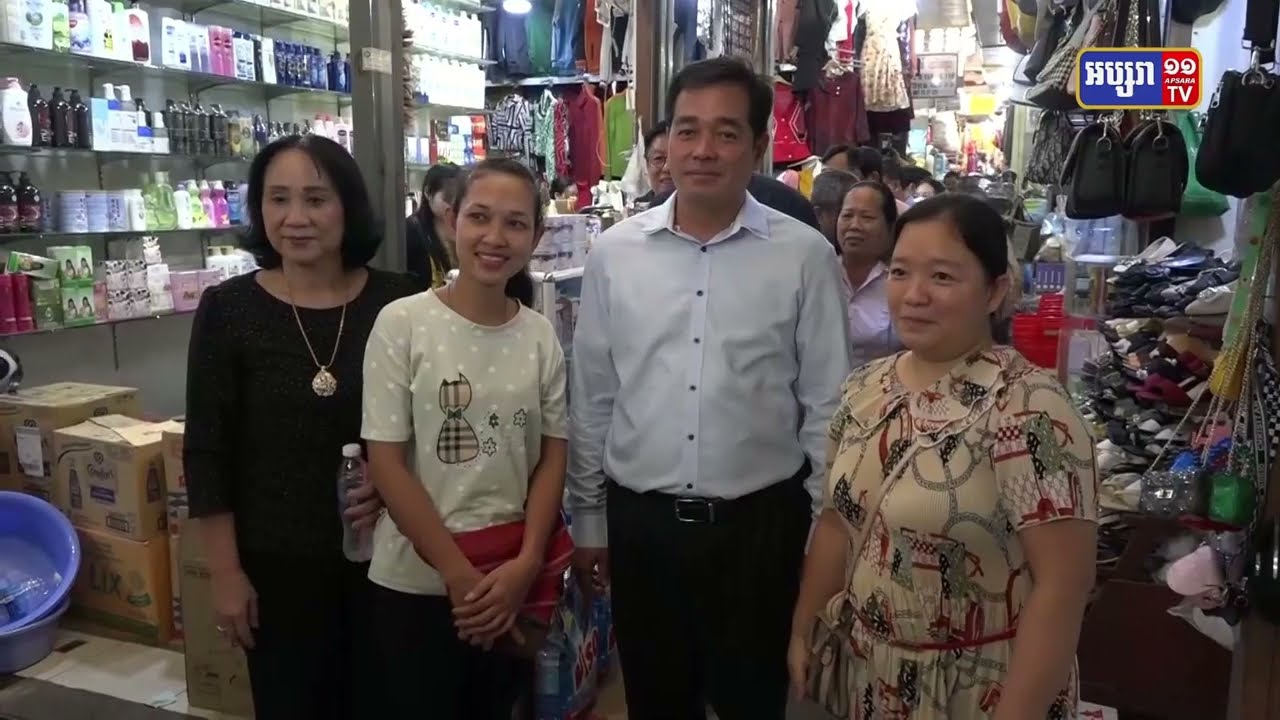 ឯកឧត្តម អ៊ុន ចាន់ដា ដឹកនាំក្រុមការងារ ចុះសំណេះសំណាលជាមួយអាជីវករ និងពិនិត្យការងារជួសជុល ដំបូលផ្សារធំកំពង់ចាម និងផ្សារបឹងកុក ក្រុងកំពង់ចាម (Video Inside)