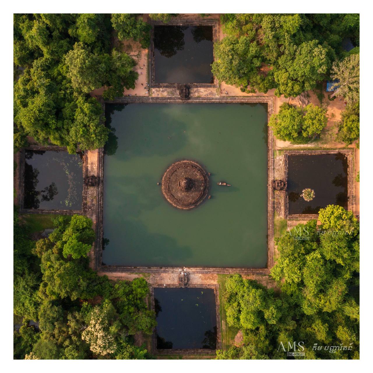 ប្រាសាទនាគព័ន្ធមើលទៅឃើញសញ្ញាលេខបូក ជានិមិត្ដរូបនៃមន្ទីរពេទ្យ