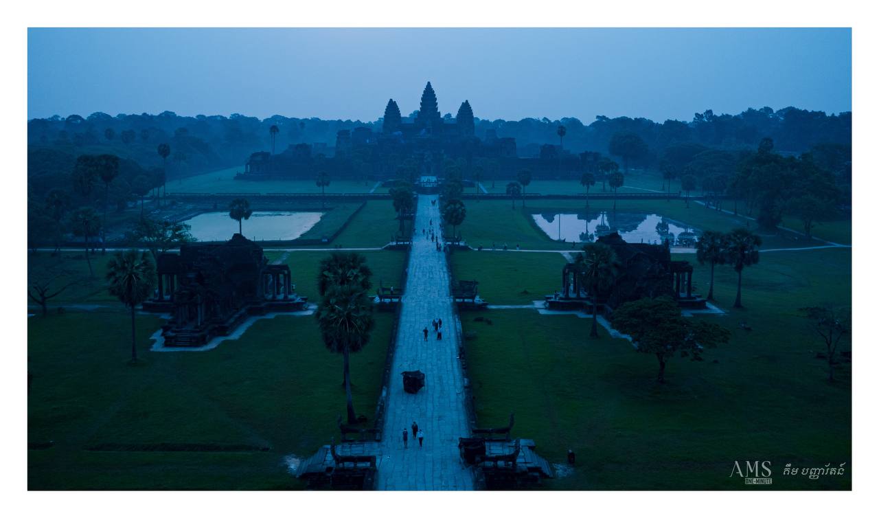 អង្គរមុនថ្ងៃរះ