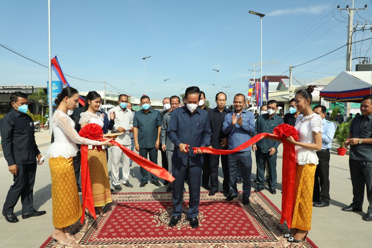 សម្ពោធកំណាត់ផ្លូវលេខ១០៨០ ប្រវែងជាង ៦គីឡូម៉ែត្រ ចាប់ពីមហាវិថីឈ្នះឈ្នះ ដល់ផ្លូវលេខ៤២ ជាអំណោយរបស់សម្តេចតេជោ ហ៊ុន សែន