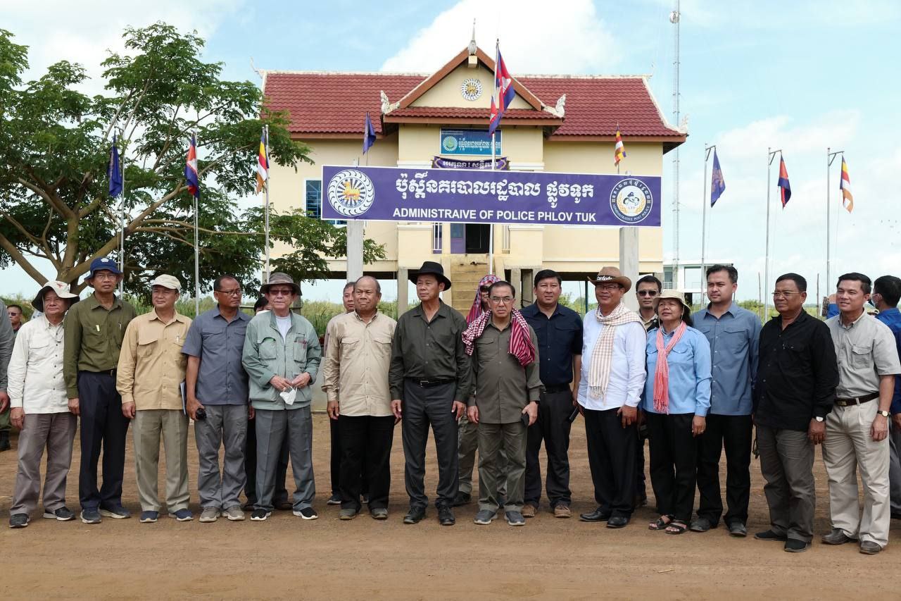 ឯកឧត្តមឧបនាយករដ្ឋមន្ត្រី ជា សុផារ៉ា ចុះពិនិត្យទីតាំងដីស្នេីសុំកែសម្រួលព្រំប្រទល់តំបន់២ និងតំបន់៣នៃតំបន់បឹងទន្លេសាប ក្នុងភូមិសាស្រ្តស្រុកកំពង់លែង ខេត្ត កំពង់ឆ្នាំង និងបើកកិច្ចប្រជុំអន្តរក្រសួងពិនិត្យលើបញ្ហានេះ