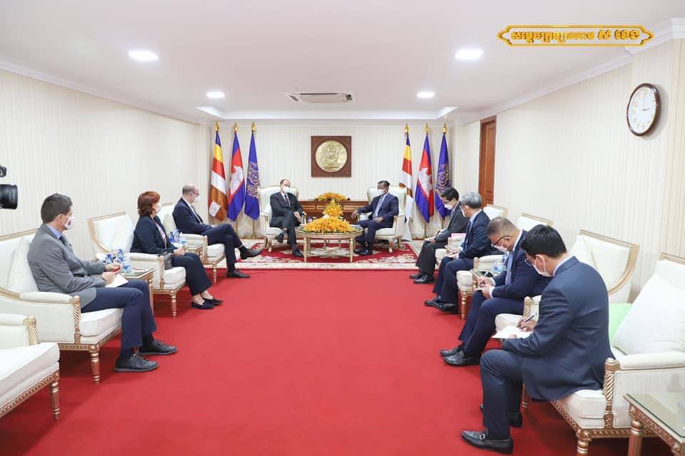 រដ្ឋមន្រ្តីក្រសួងមហាផ្ទៃអនុញ្ញាតឲ្យឯកអគ្គរដ្ឋទូតវិសាមញ្ញនិងពេញសមត្ថភាពនៃសាធារណរដ្ឋសហព័ន្ធអាល្លឹម៉ង់ចូលជួបសម្តែងការគួរសមនិងពិភាក្សាការងារ