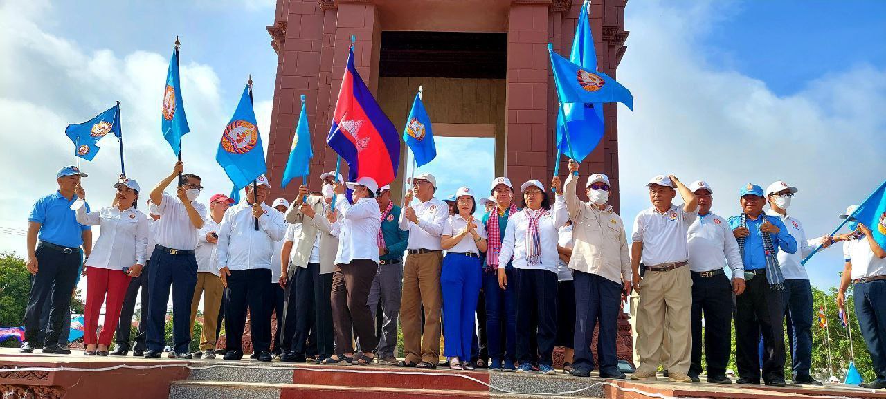 សម្ដេចចៅហ្វាវាំង គង់ សំអុល ដឹកនាំតំណាងគ្រួសារបក្សប្រជាជនកម្ពុជាជាង៤ម៉ឺននាក់ថៃ្ងបិទយុទ្ធនាការឃោសនាបោះឆ្នោតទ្រង់ទ្រាយធំ នៅខេត្តកំពង់ឆ្នាំង