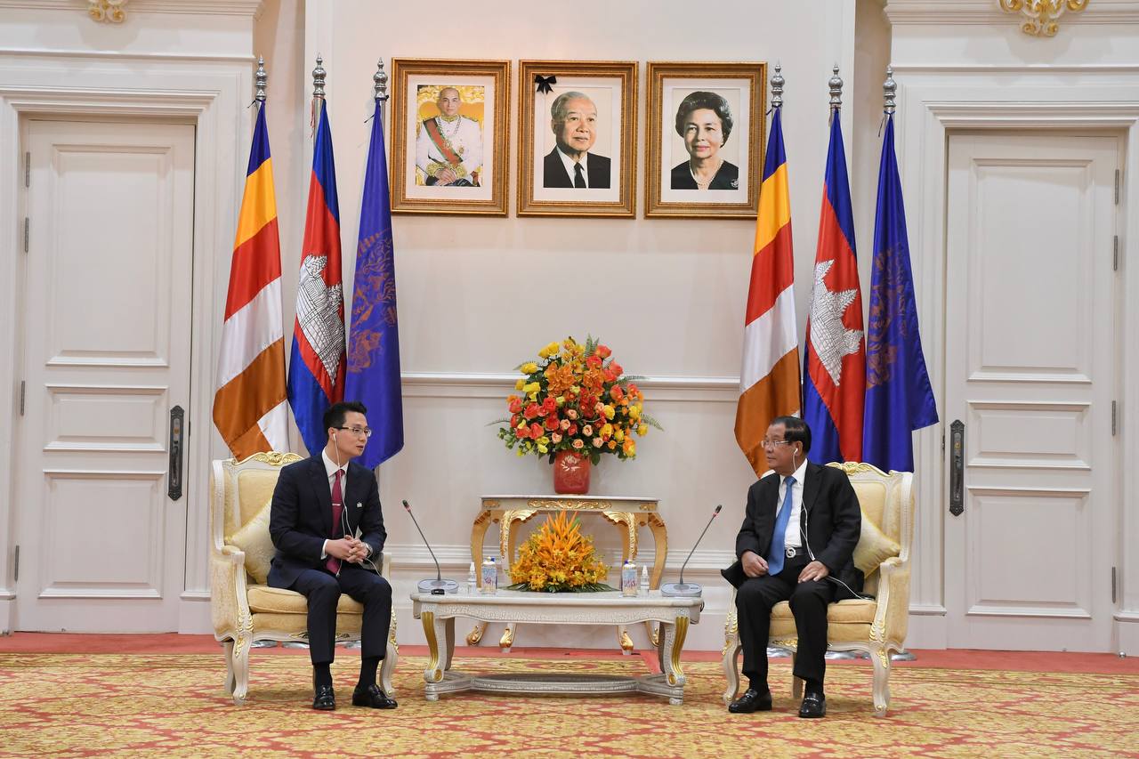 សម្តេចតេជោនាយករដ្ឋមន្រ្តី អនុញ្ញាតឲ្យអគ្គនាយកសហព័ន្ធសន្តិភាពសកល (UPF) ចូលជួបសំដែងការគួរសម និងពិភាក្សាការងារ