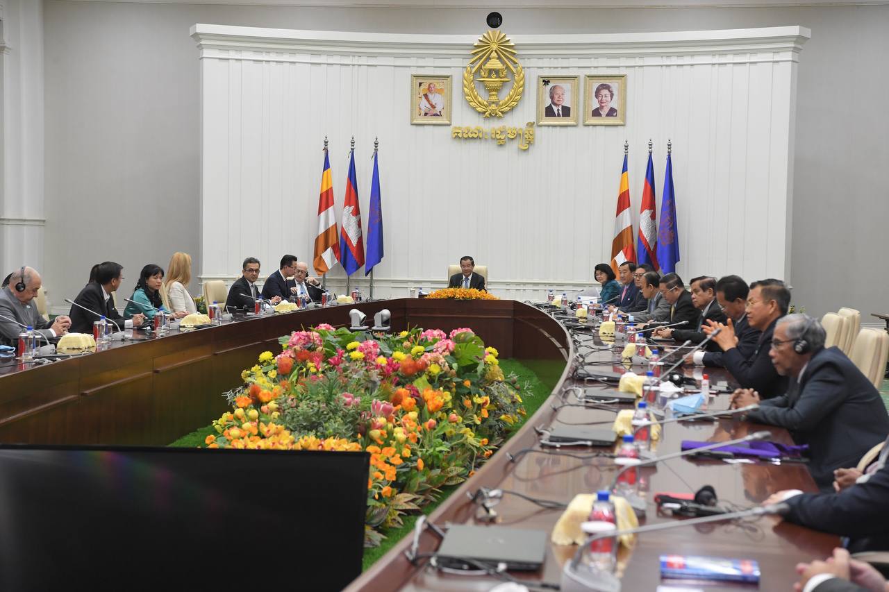 ប្រទេសកម្ពុជា ដែលធ្លាប់តែល្បីល្បាញខាងសង្គ្រាម និងការកាប់សម្លាប់គ្នាកាលពីអតីតកាលនោះ ពេលនេះបានក្លាយទៅជាប្រទេសប្រជាធិបតេយ្យតាមរយៈការអនុវត្តដោយខ្ជាប់ខ្ជួននូវដំណើរការបោះឆ្នោត