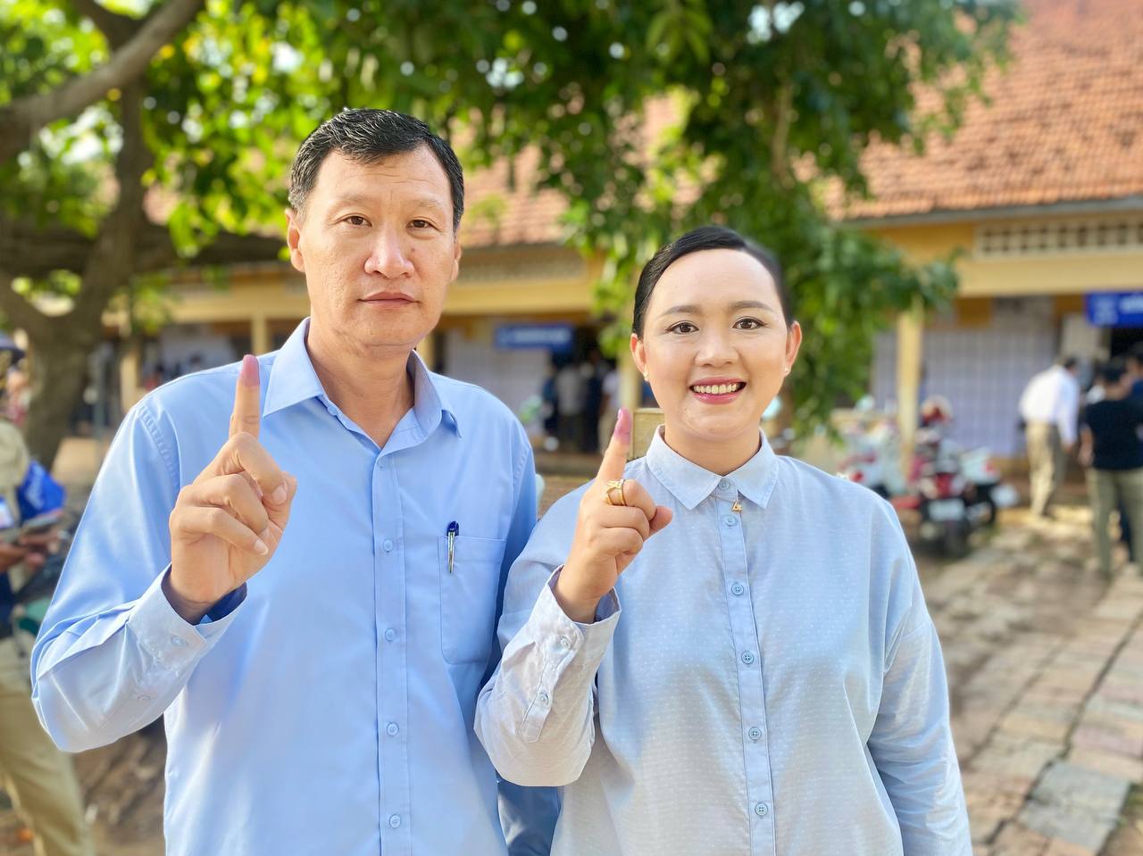 ឯកឧត្ដម នុត ពុធដារ៉ា និងលោកជំទាវ គឹម សេដ្ឋានី អញ្ជើញបោះឆ្នោតជ្រើសរើសក្រុមប្រឹក្សាសង្កាត់អាណត្តិទី៥ នៅការិយាល័យបោះឆ្នោតលេខ ២២០៣ មណ្ឌលវិទ្យាល័យ ជា ស៊ីម ជ្រោយចង្វារ