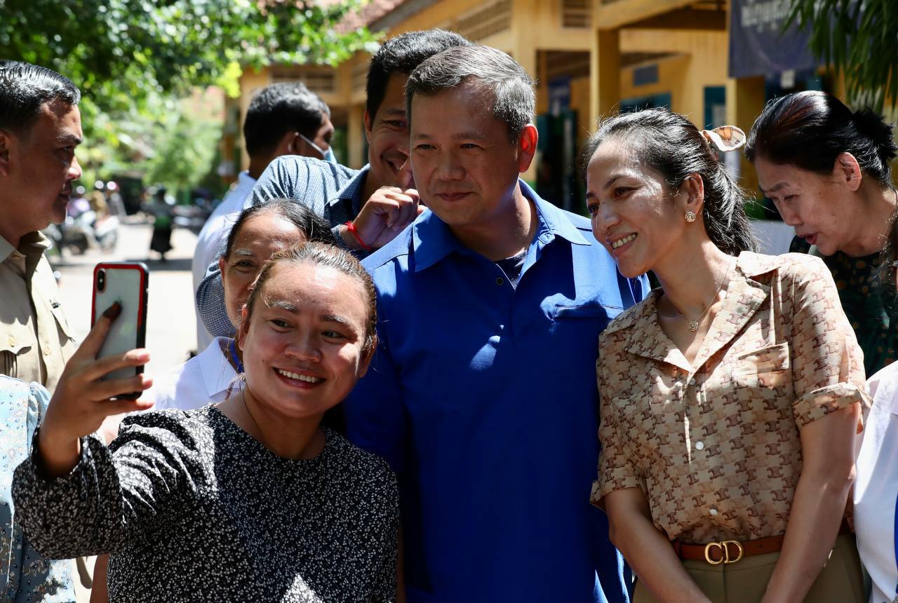អ្នកបោះឆ្នោតនៅកម្ពុជាប្រាប់សារព័ត៌មានស៊ីនហួររបស់ចិនថា ខ្លួនមានសេរីភាពក្នុងការបោះឆ្នោតឱ្យគណបក្សដែលខ្លួនស្រឡាញ់ ហើយគ្មានការបំភិតបំភ័យអ្វីទាំងអស់