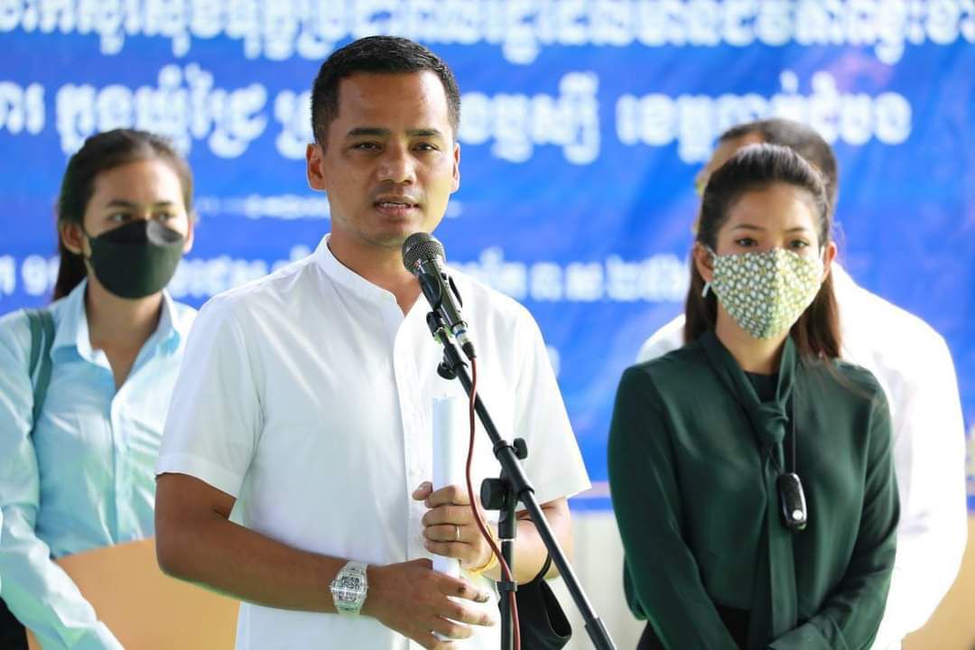 ឯកឧត្តម ស សុខា និងលោកជំទាវ អញ្ជើញសំណេះសំណាល និង សួរសុខទុក្ខ ប្រជាពលរដ្ឋដែលមានជីវភាពខ្វះខាត ៣០០គ្រួសារ ក្នុងឃុំជ្រៃ