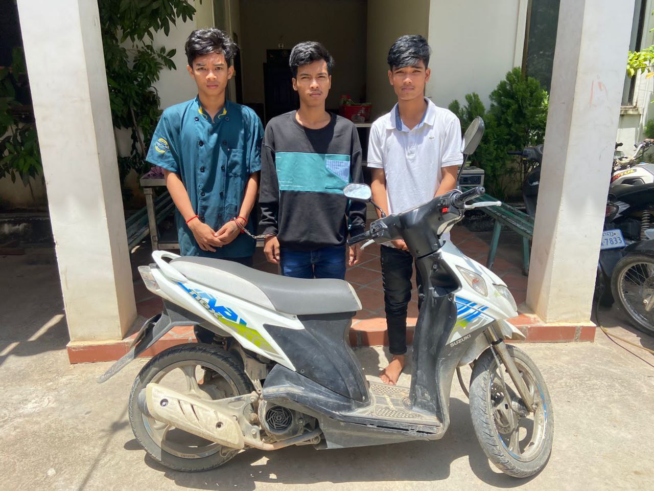 ជនសង្ស័យ ០៣នាក់ ត្រូវនគរបាលខណ្ឌសែនសុខ ស្រាវជ្រាវឃាត់ខ្លួនបាន ពាក់ព័ន្ធករណីលួចមានស្ថានទម្ងន់ទោស