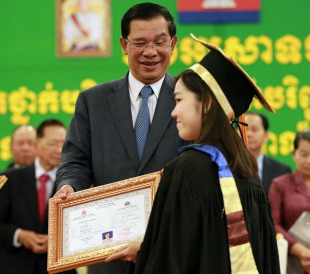 សម្តេចតេជោ ហ៊ុន សែន អញ្ជើញចែកសញ្ញាបត្រជូនសិស្សសាលាភូមិន្ទរដ្ឋបាលជាង ២ពាន់នាក់ នៅព្រឹកស្អែកនេះ