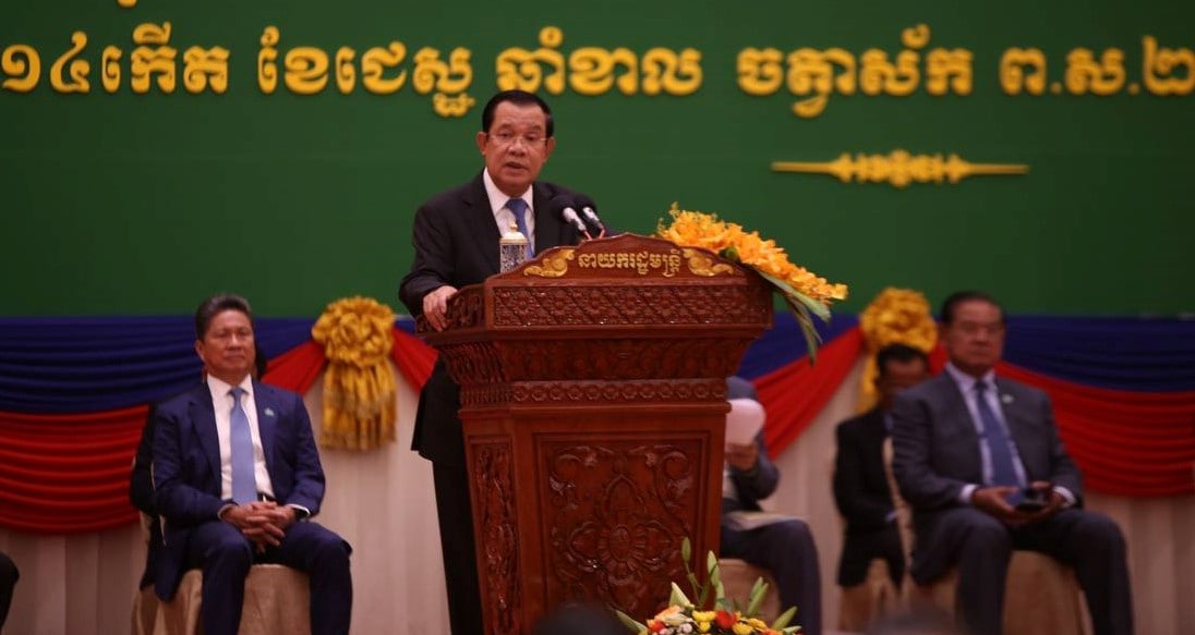 ក្រុមប្រឆាំងដំបូងគេហាមពលរដ្ឋមិនឱ្យទៅទទួលវ៉ាក់សាំង បន្ទាប់មកគេរុញពលរដ្ឋឱ្យទៅដណ្តើមវ៉ាក់សាំងនៅពេលកម្ពុជាកំពុងខ្វះវ៉ាក់សាំង