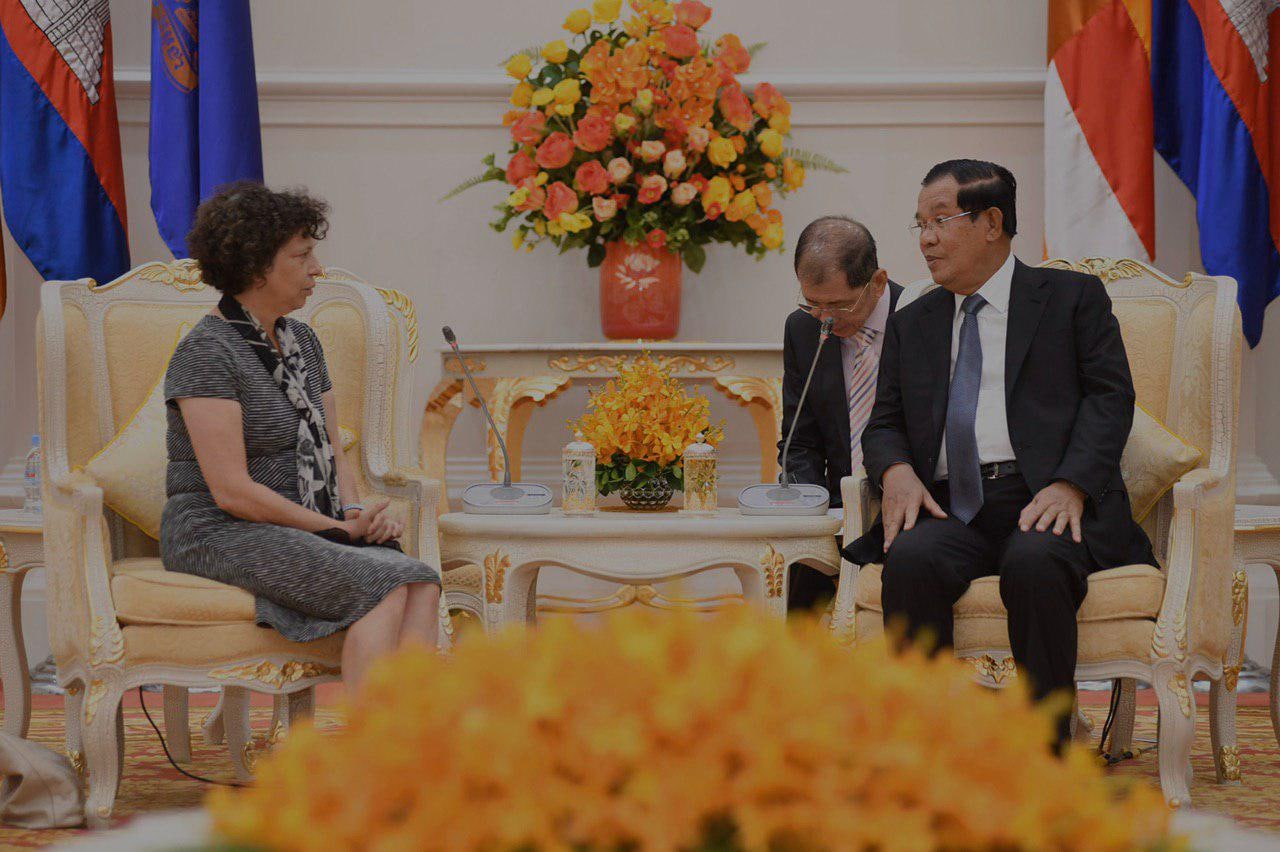 សម្តេចតេជោប្រាប់ឯកអគ្គរដ្ឋទូតអឺរ៉ុប Carmen Moreno ពីពុតត្បុតអាក្រក់មួយចំនួនរបស់ក្រុមប្រឆាំងដែលកំពុងនិរទេសខ្លួននៅក្រៅប្រទេស