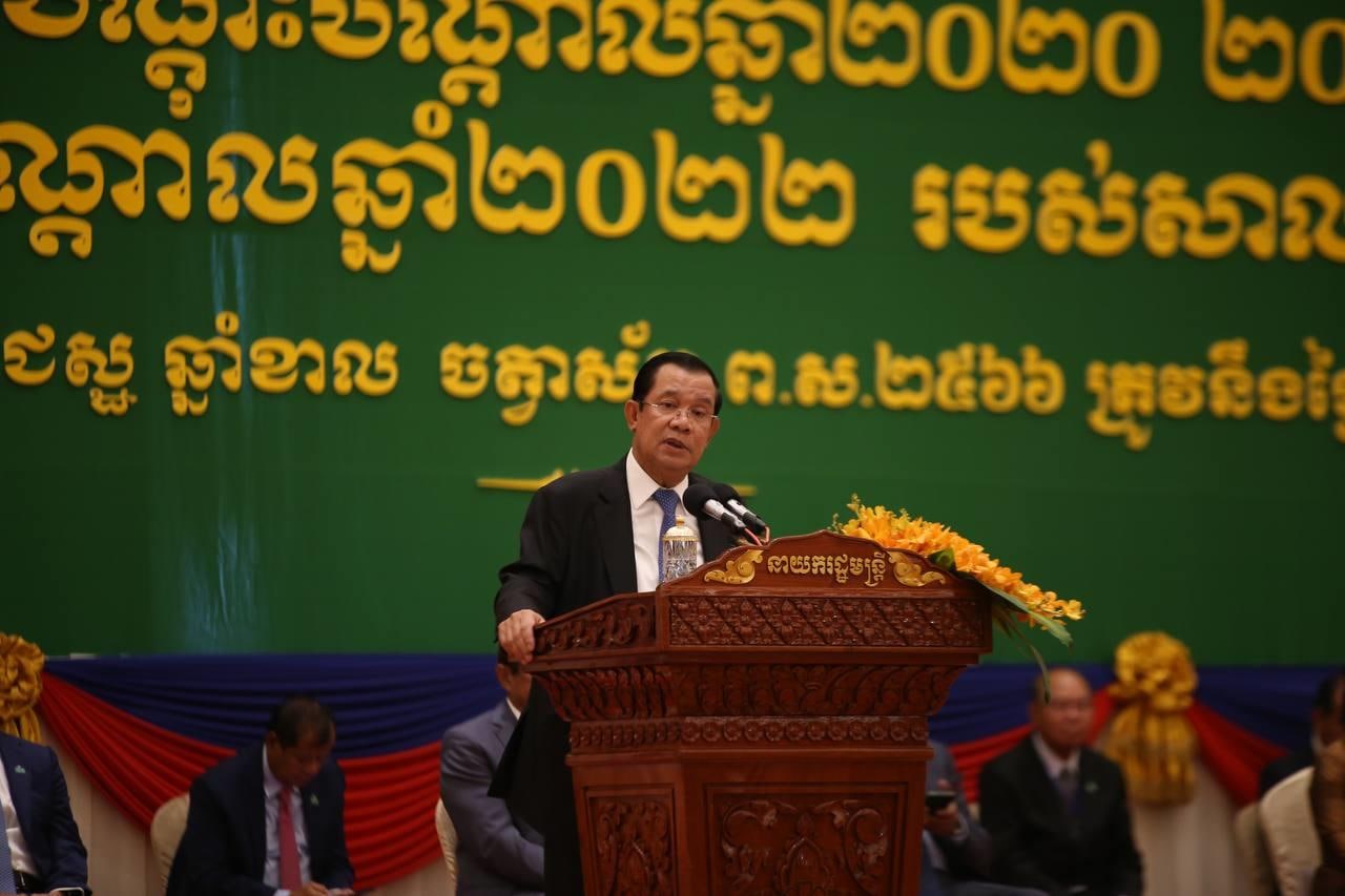 សម្ដេចតេជោ ហ៊ុន សែន ក្រើនរំលឹកដល់អភិបាលខេត្តជុំវិញបឹងទន្លេសាបត្រូវប្រឹងប្រែងដោះស្រាយការកាត់ឆ្វៀលដីជូនប្រជាពលរដ្ឋដែលរស់នៅតាំងពីយូរឆ្នាំមកហើយនោះ
