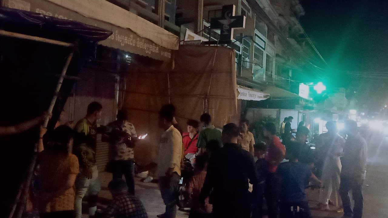 ម៉ូតូពីរគ្រឿងបុកគ្នា នៅត្រង់ចំណុចផ្លូវបំបែកជាបួនពេញទំហឹង បណ្ដាលឲ្យរងរបួសធ្ងន់ស្រាល៥ នាក់