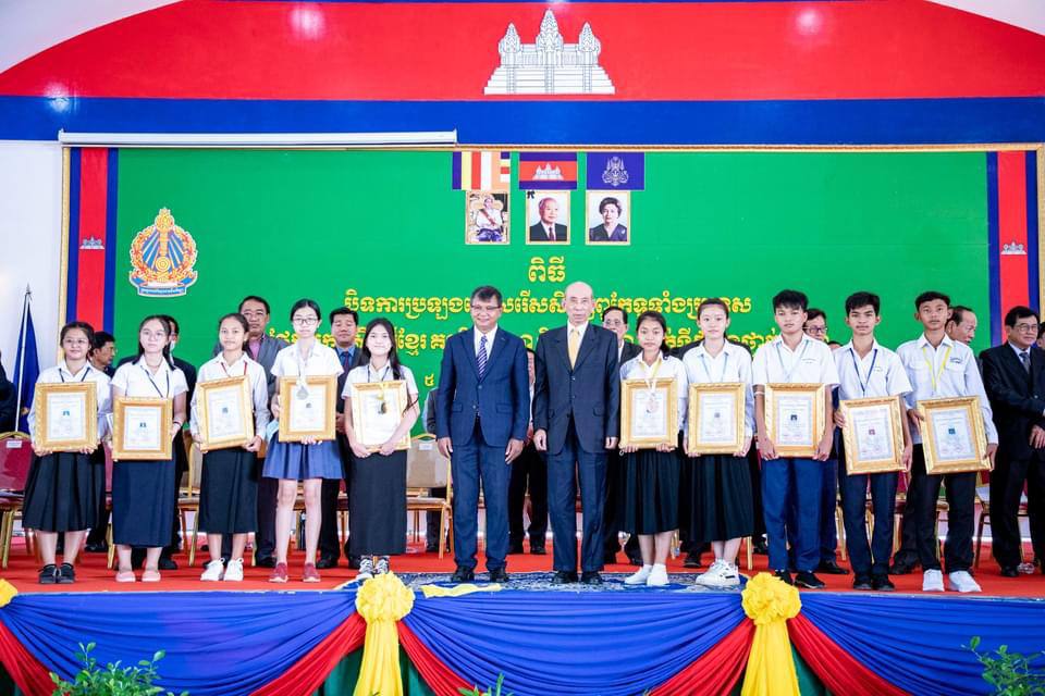 ឯកឧត្តមបណ្ឌិតសភាចារ្យ ហង់ជួន ណារ៉ុន ៖ “សក្តានុពលនៃធនធានមនុស្សរបស់កម្ពុជា កាន់តែមានឧត្តមភាព”