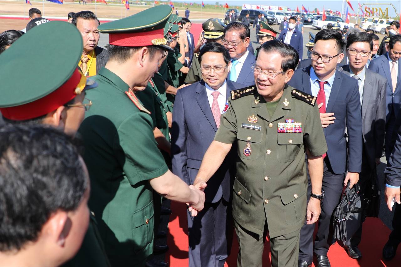 បើមិនឱ្យខ្ញុំរត់ទៅរកវៀតណាមជួយ តើមានបរទេសណាមកជួយ បើសូម្បីតែអង្គការសហប្រជាជាតិក៏ទទួលស្គាល់ខ្មែរក្រហម និងមានទំនាក់ទំនងជាមួយគ្នាដែរនោះ