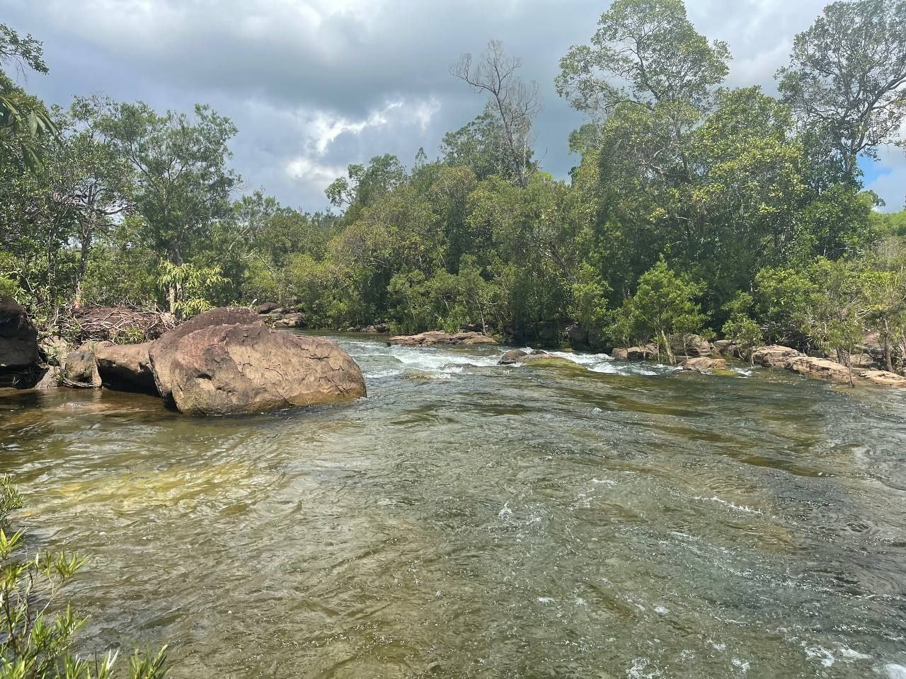 តំបន់សក្តានុពលទេសចរណ៍ផ្សារភ្ជាប់នឹងធម្មជាតិ ភូមិសាស្ត្រភូមិចាំស្រី ឃុំកំពង់សីលា ស្រុកកំពង់សីលា ក្នុងឧទ្យានជាតិជួរភ្នំក្រវាញខាងត្បូង ខេត្តព្រះសីហនុ