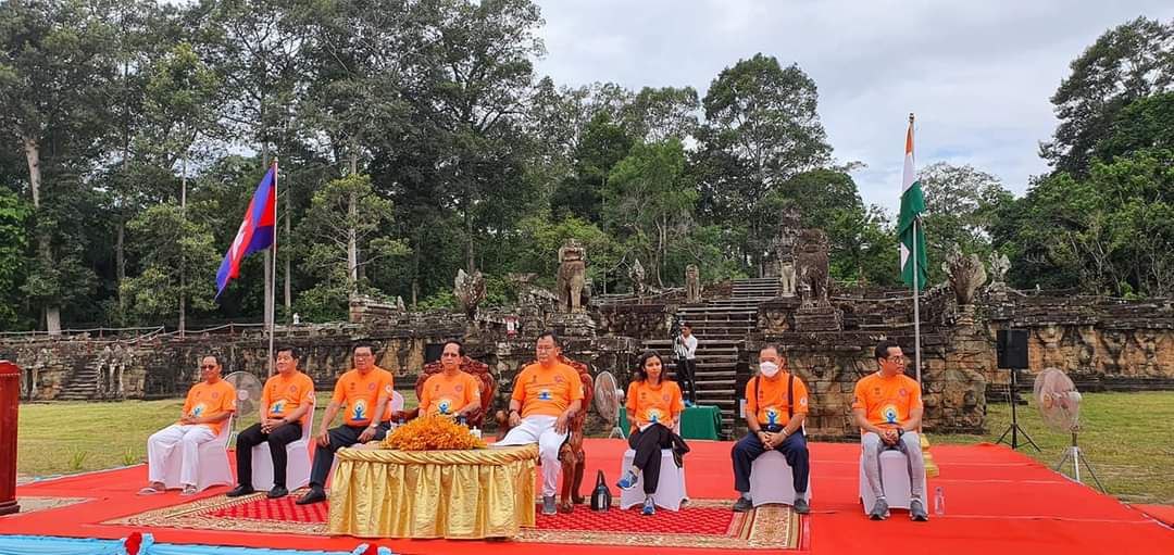 ក្រៅពីជួយដល់សុខភាព ដូចជាការធ្វើយោគៈក៏ជួយលើកស្ទួយសន្តិភាព និងសុខមាលភាព