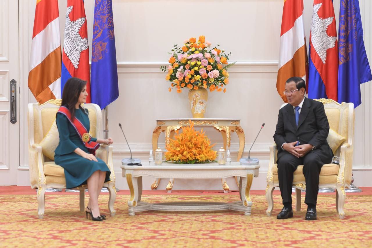 សម្តេចតេជោ ហ៊ុន សែន ផ្ដល់មេដាយសហមេត្រីថ្នាក់មហាសេរីវឌ្ឍន៍ ជូនឯកអគ្គរដ្ឋទូតតួគី ដែលបានបញ្ចប់បេសកកម្មការទូតនៅកម្ពុជា