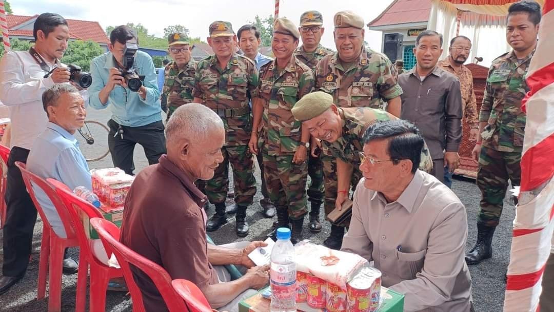ប្រធានកិត្តិយសសមាគមអតីតយុទ្ធជនកម្ពុជា ខេត្តព្រះវិហារ បានជំរុញដល់អង្គភាព មន្ទីរ និងស្ថាប័នពាក់ព័ន្ធនានា ត្រូវរួមគ្នាយកចិត្តទុកដាក់អនុវត្ត លើការងារអតីតយុទ្ធជនឲ្យបានល្អនិងដោះស្រាយឲ្យមានប្រសិទ្ធភាពបំផុត