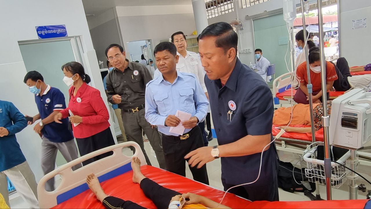 ក្រសួងការងារ និងបណ្ដុះបណ្ដាលវិជ្ជាជីវៈ បន្តជួយដោះស្រាយទុក្ខលំបាករបស់បងប្អូនកម្មករ កម្មការិនី ក្នុងករណីឧបទ្ទវហេតុគ្រោះថា្នក់ចរាចរណ៍ នៅស្រុកឧដុង្គ ខេត្តកំពង់ស្ពឺ