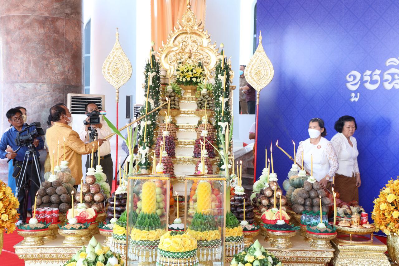 លោកជំទាវកិត្តិសង្គហបណ្ឌិត ម៉ែន សំអន បានអញ្ជើញចូលរួមពិធីក្រុងពាលី ដើម្បីសុំសេចក្តីសុខ សេចក្តីចម្រើន ត្រៀមអបអរសាទរខួបលើកទី៧១ នៃថ្ងៃកំណើតគណបក្សប្រជាជន