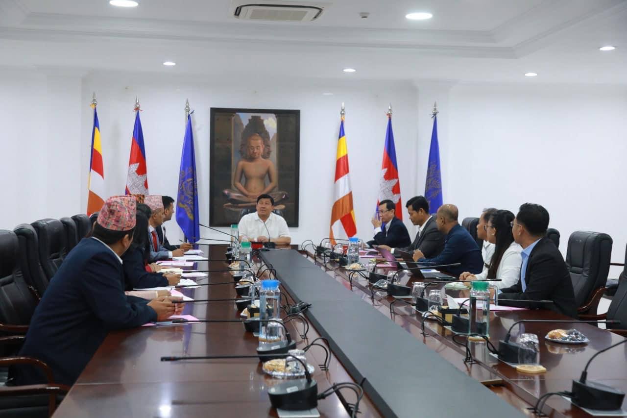 កម្ពុជាទទួលគណៈប្រតិភូប្រទេសនេប៉ាល់ ដឹកនាំដោយលោក Suman Subedi អនុរដ្ឋលេខាធិការនៃក្រសួងព្រៃឈើ និងបរិស្ថាន មកសិក្សាស្វែងយល់អំពីកម្មវិធីរេដបូក REDD+( ឥណទានកាបូន) ដែលអនុវត្តបានល្អកន្លងមកនៅកម្ពុជា