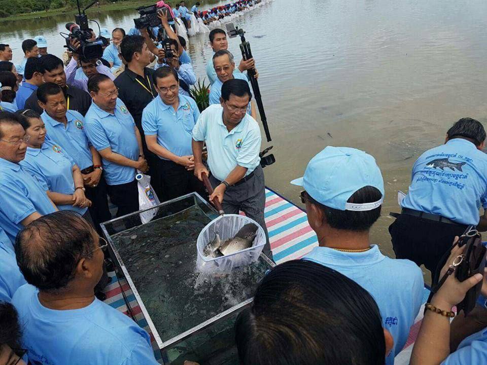 សម្ដេចតេជោ ហ៊ុន សែន នឹងអញ្ជើញលែងកូនបង្កង, កូនត្រី និងត្រីមេពូជ ចម្រុះជាងមួយលានក្បាល រួមទាំងប្រភេទវារីសត្វជិតផុតពូជ ចូលក្នុងអាងត្រពាំងថ្ម