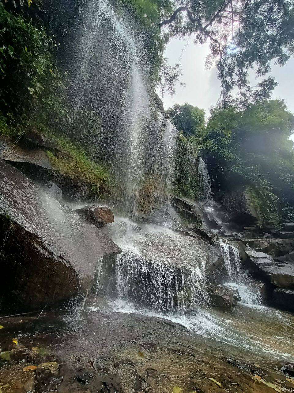 រកឃើញទីតាំងតំបន់ទឹកធ្លាក់លាក់ខ្លួននៅលើដងភ្នំម្រេចកង្កែបខេត្តកោះកុង